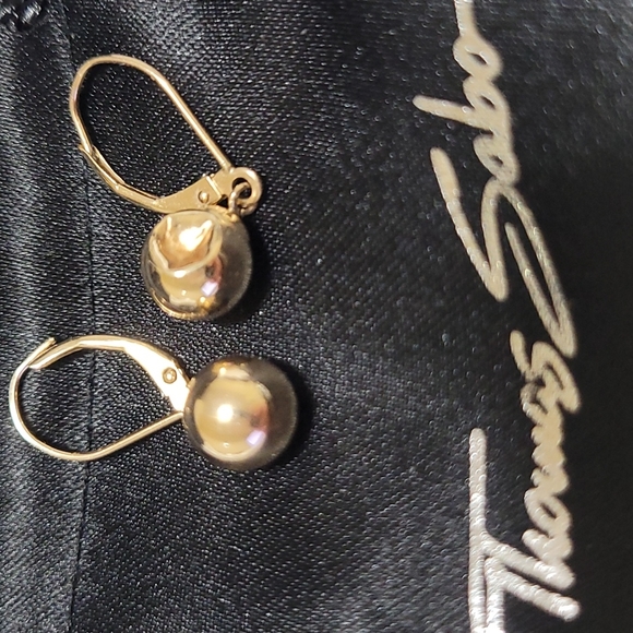 Thomas Sabo 14K gold plated drop ball leverback earings. 1 pair has dent - Picture 4 of 6